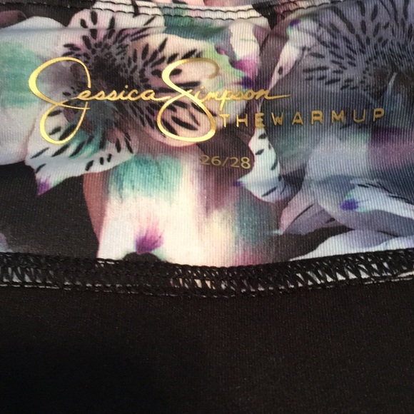 Jessica Simpson Plus Size Wild Flora Capri Legging - Picture 8 of 10